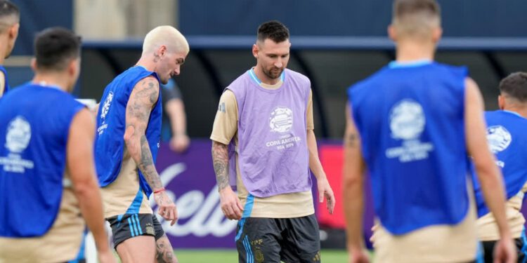 Argentina will be taking on Colombia in the Copa America final at the Hard Rock Stadium in Miami Gardens on Sunday. Captain Lionel Messi would want lead his side to it's record 16th Copa America Trophy while Colombia, who are coming in the final on the back of 28-game unbeaten streak, clinch their first title after 2001.