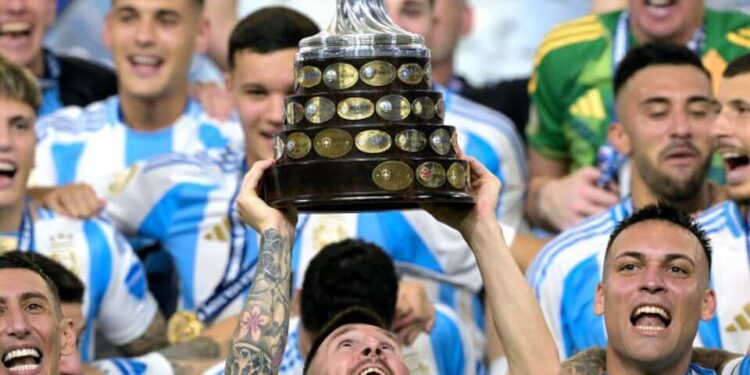 Messi lifts Copa America trophy with Di Maria and Otamendi!