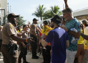 Miami Gardens crowd control issues cause delay in Copa America final