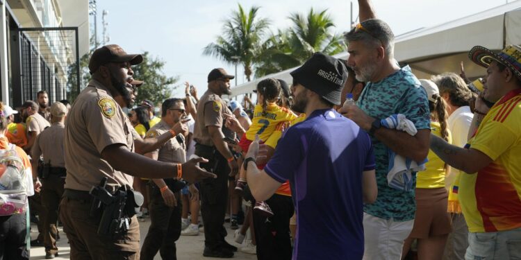 Miami Gardens crowd control issues cause delay in Copa America final