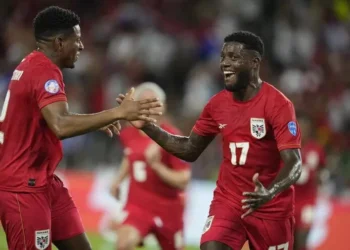 Panama beats Bolivia 3-1 to reach knockouts