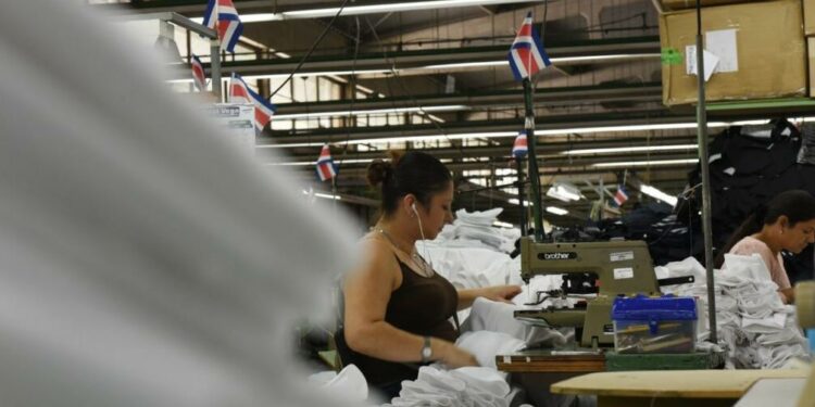 People with little education and over 60 still cannot find employment in Costa Rica after the pandemic