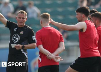 Phil Parkinson: Wrexham happy with North America tour schedule - BBC