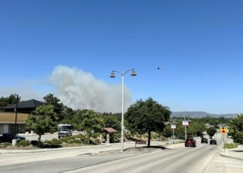 Sharp fire blackens acres and spurs evacuations in Simi Valley