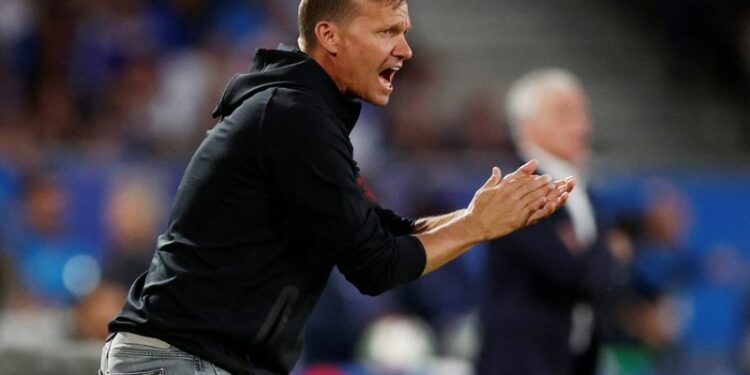 Soccer-Canada treated like second-class citizens at Copa America, Marsch says