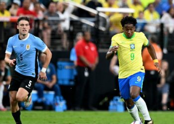 Tie at halftime of Copa America match