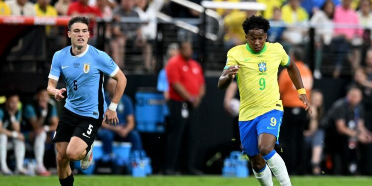 Tie at halftime of Copa America match