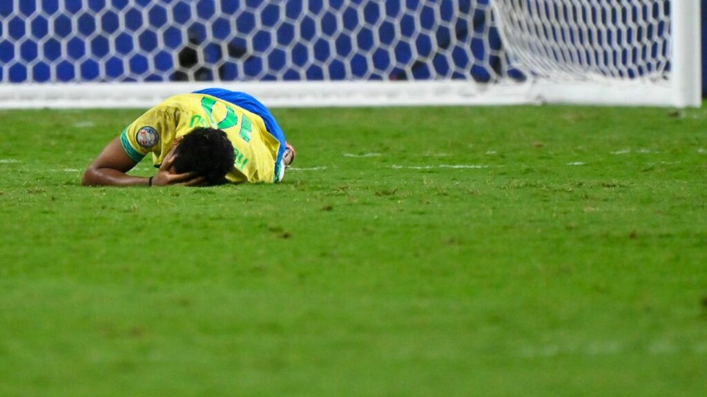 Uruguay beats Brazil 4-2 on penalties in Copa quarters