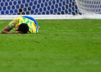 Uruguay beats Brazil 4-2 on penalties in Copa quarters