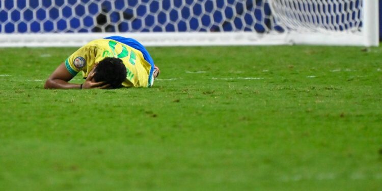 Uruguay beats Brazil 4-2 on penalties in Copa quarters