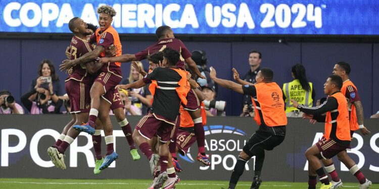 Venezuela advances to Copa America quarterfinals with a 1-0 win over Mexico on Rondón goal