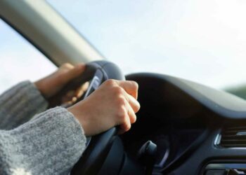 12-y-o Florida girl hospitalised after mom accidentally runs her over