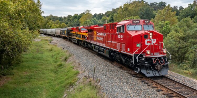 CN, CPKC to resume negotiations with Teamsters Canada