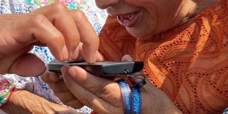 Bible distribution for widows in Guatemala