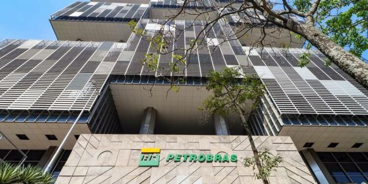 Petrobras Makes Gas Discovery off Colombia