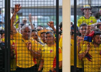 Copa América fans create chaotic scene before Argentina-Colombia final at Hard Rock Stadium