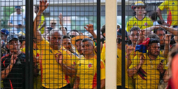 Copa América fans create chaotic scene before Argentina-Colombia final at Hard Rock Stadium