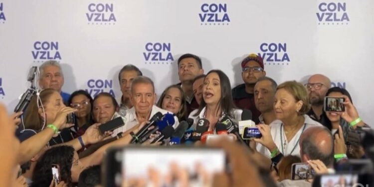 Venezuela Army Vows 'Absolute Loyalty' To Maduro After Opposition Appeal