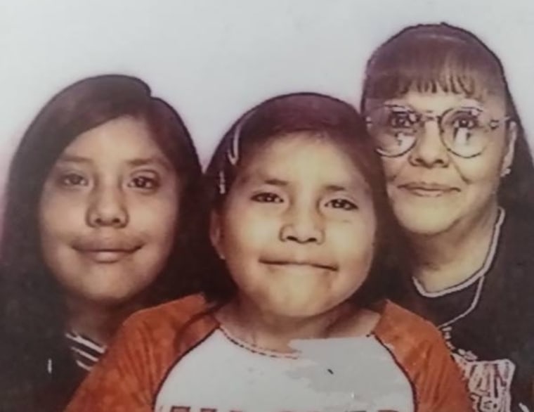 A young Melanie James with sister Melissa and mom Lela