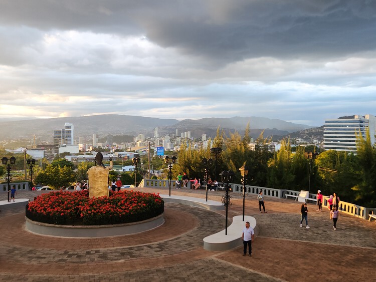 The Urbanism of Tegucigalpa: How Modernist Planning Shaped Honduras’ Capital - Image 8 of 11