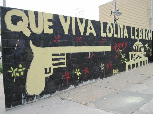 A mural in the South Bronx commemorates Lolita Lebrón. (direct action gets the goods / Flickr / CC BY-NC-SA 2.0)