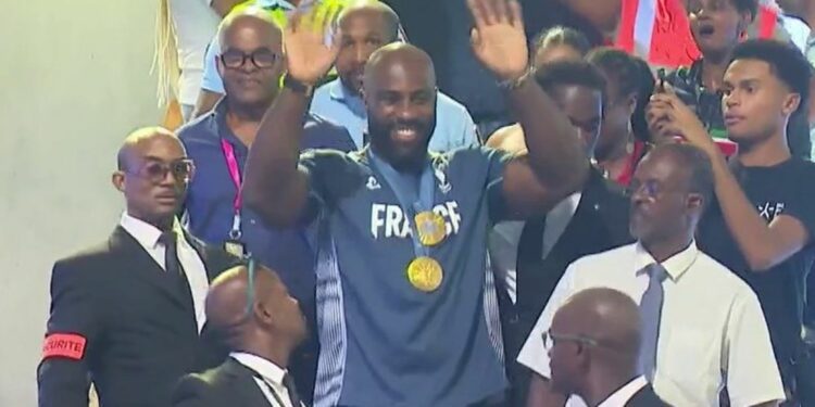 Teddy Riner accueilli en héros en Guadeloupe