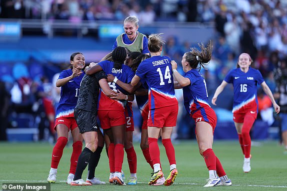 PARIS, FRANCE - AUGUST 10: Players of Team United States celebrate victory in the Women's Gold Medal match between Brazil and United States of America during the Olympic Games Paris 2024 at Parc des Princes on August 10, 2024 in Paris, France. (Photo by Justin Setterfield/Getty Images)