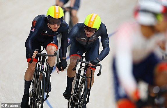 Paris 2024 Olympics - Track Cycling - Men's Madison, Final - Saint-Quentin-en-Yvelines Velodrome, Montigny-le-Bretonneux, France - August 10, 2024. Oliver Wood of Britain and Mark Stewart of Britain in action. REUTERS/Agustin Marcarian