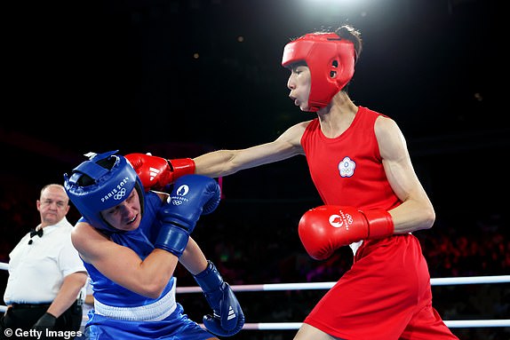 PARIS, FRANCE - AUGUST 10: Yu Ting Lin of Team Chinese Taipei punches Julia Szeremeta of Team Poland during the Boxing Women's 57kg Final match on day fifteen of the Olympic Games Paris 2024 at Roland Garros on August 10, 2024 in Paris, France.  (Photo by Richard Pelham/Getty Images)