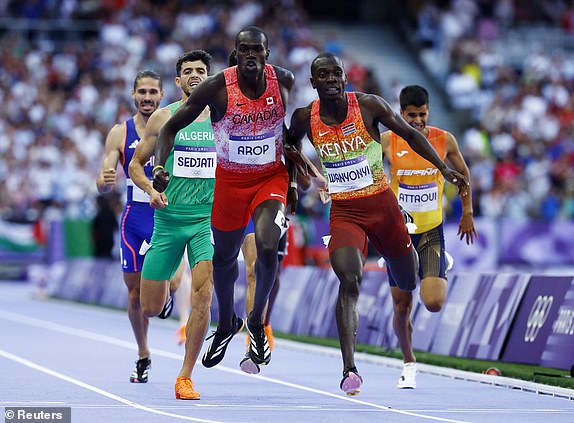 Paris 2024 Olympics - Athletics - Men's 800m Final - Stade de France, Saint-Denis, France - August 10, 2024. Emmanuel Wanyonyi of Kenya and Marco Arop of Canada in action. REUTERS/Sarah Meyssonnier