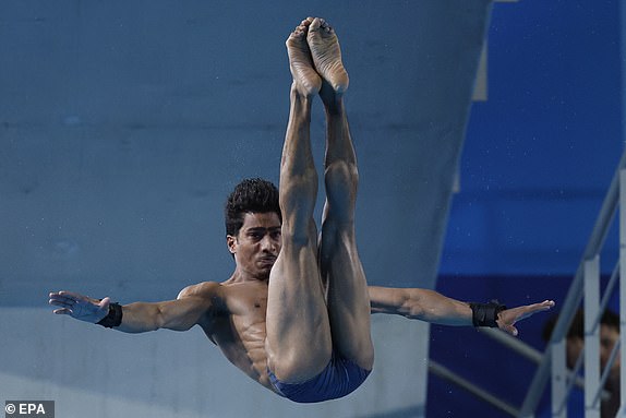 epa11542543 Kyle Kothari of Great Britain in action during the Men's 10m platform final of the Diving competitions in the Paris 2024 Olympic Games, at the Paris Aquatics Centre in Saint Denis, France, 10 August 2024.  EPA/TOLGA AKMEN