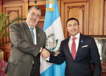 Indiana Secretary of State Diego Morales meets with the President of Guatemala