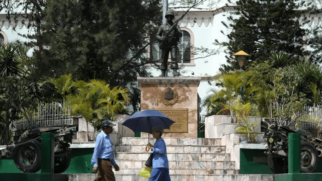  Un monumento que fue creado en Tegucigalpa, Honduras, para conmemorar la guerra. Foto: AFP   