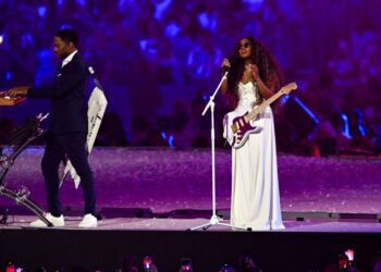 California native H.E.R. sings national anthem at Olympics closing ceremony