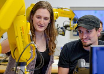 FANUC America Establishes $1M Scholarship Fund with SME Education Foundation to Elevate Advanced Manufacturing Skills