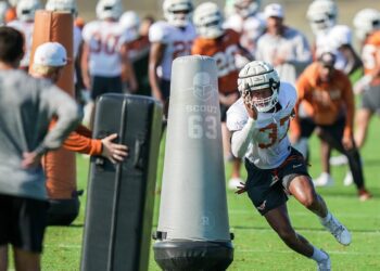 Texas Longhorns put in work while fans dream of national championship