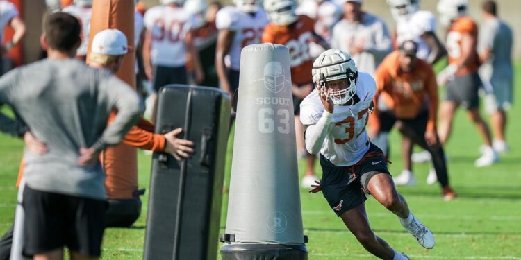 Texas Longhorns put in work while fans dream of national championship