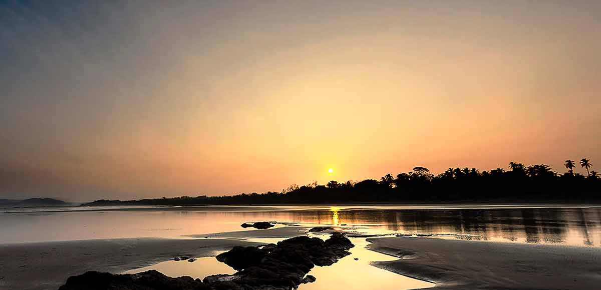 beaches in panama city at sunset