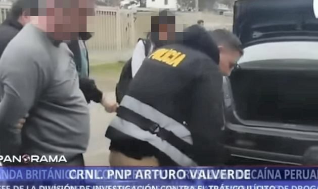Irishman falls to the ground as police in Peru seize cocaine packages from car