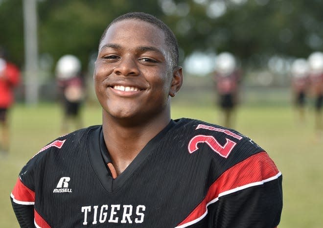 Palmetto High linebacker Jaylen Wester signs with Florida Atlantic University.  Wester Jpeg