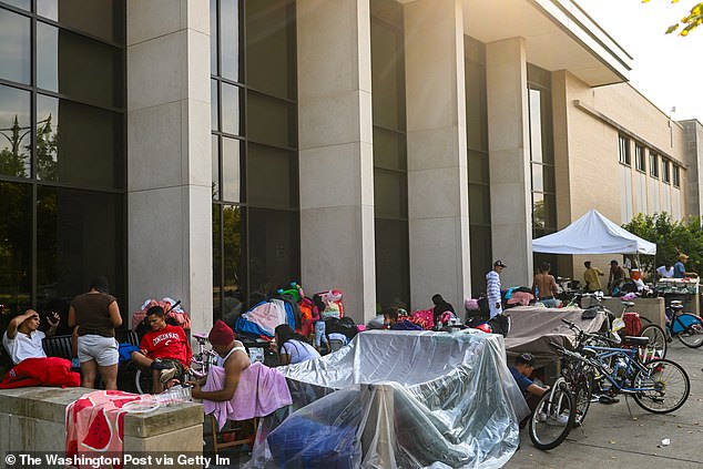 The sight of migrants living at Chicago police stations put a spotlight on how Mayor Johnson was handling the crisis