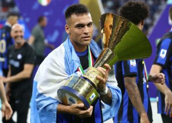 Photo – Argentina Copa America Hero Poses In Inter Milan Trophy Room After Signing Contract Extension