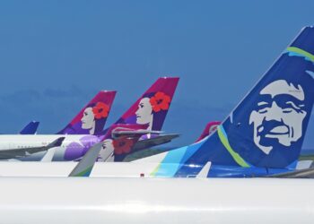 Alaska and Hawaiian Extend Review Period For Proposed Merger Deal