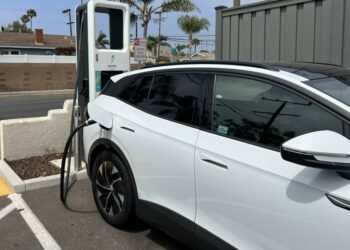 Can high-demand California and the US install enough EV chargers by 2030? – Orange County Register