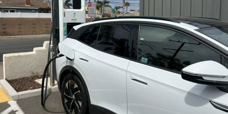 Can high-demand California and the US install enough EV chargers by 2030? – Orange County Register