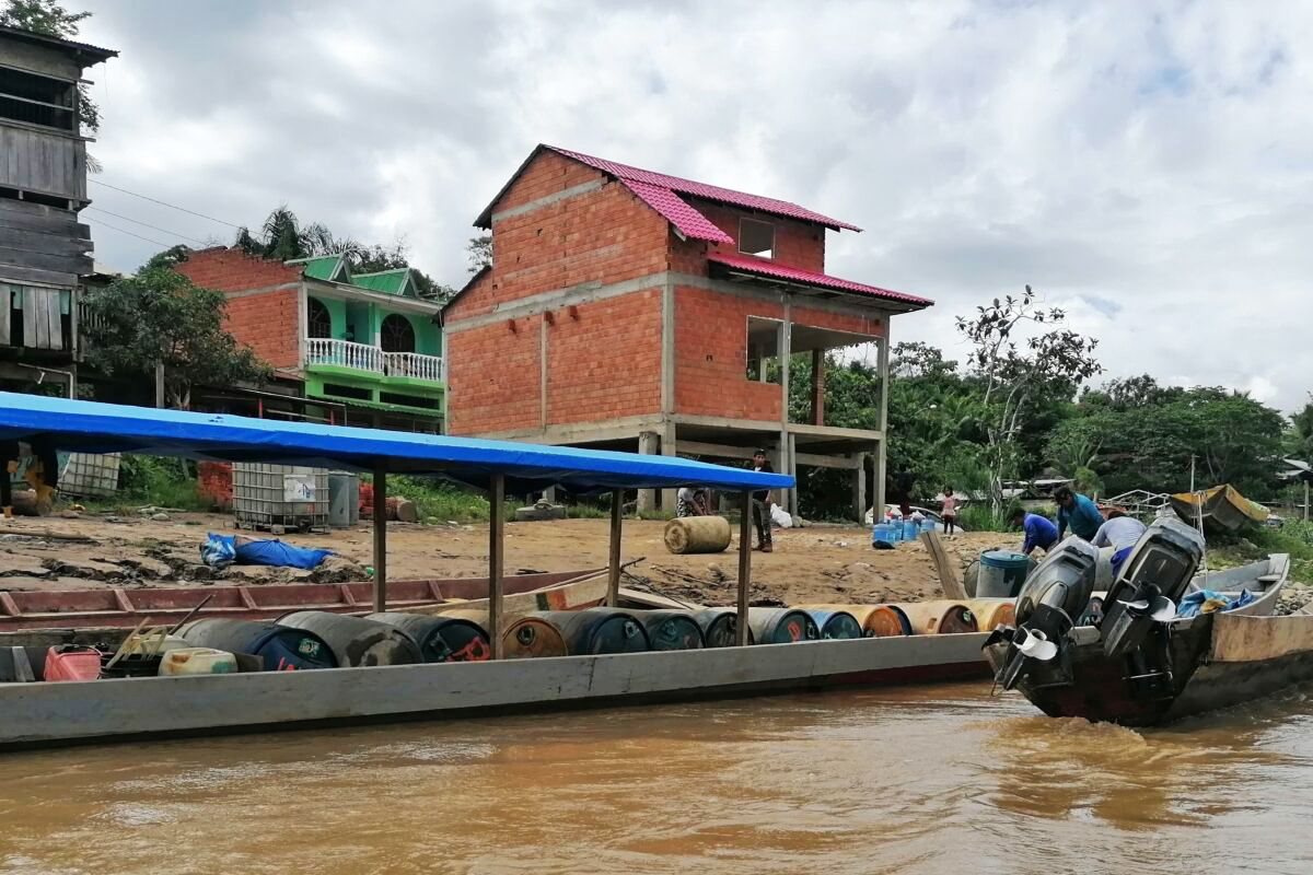 Mayaya is a community near Madidi National Park. This town has become an unofficial headquarters for miners. Barrels full of diesel fuel arrive before being taken into the reserve. 