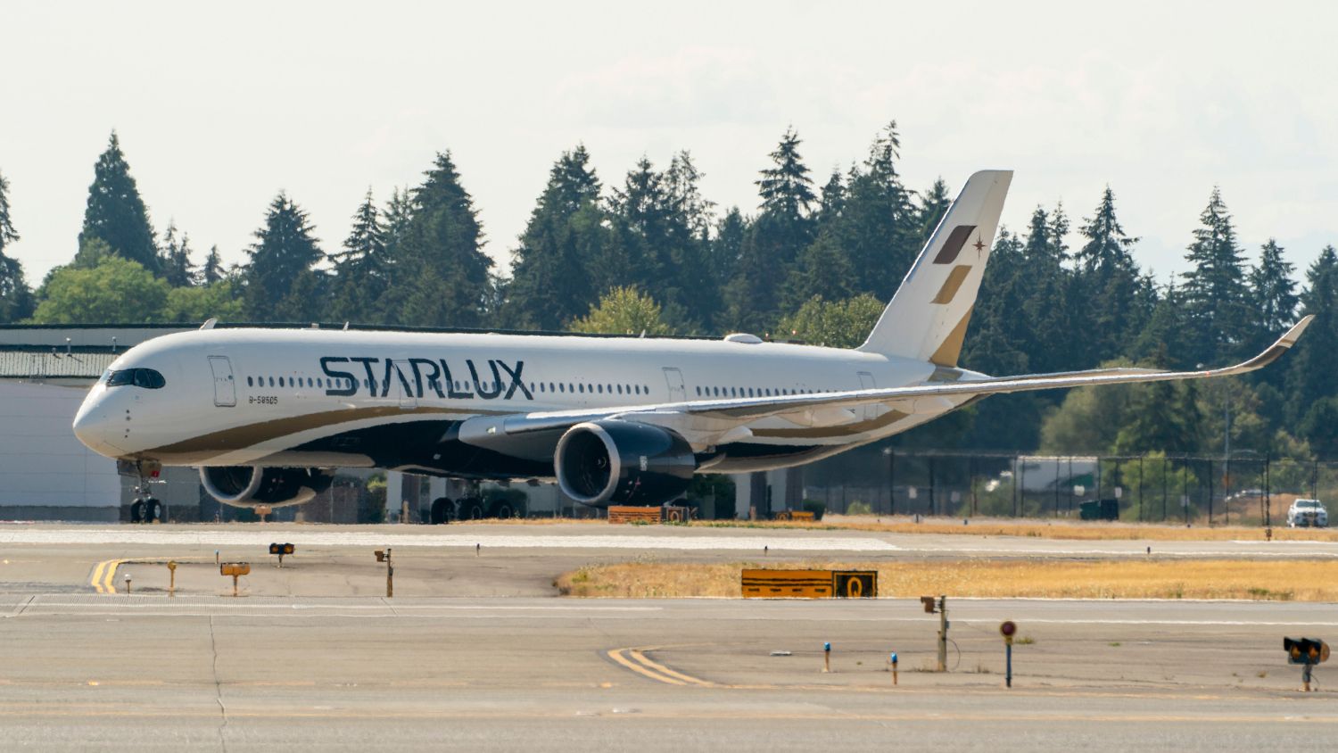 Starlux launches A350 flights to Seattle