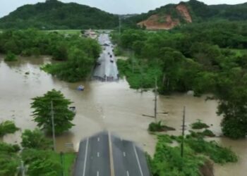Ernesto makes landfall in Bermuda as a Category 1 hurricane