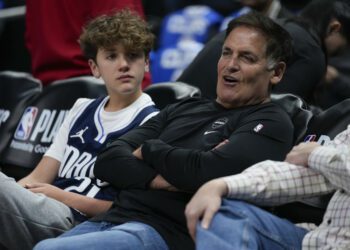 Mark Cuban Responds to Conservative's Comment About Tim Walz' Teen Son