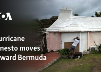 Hurricane Ernesto moves toward Bermuda